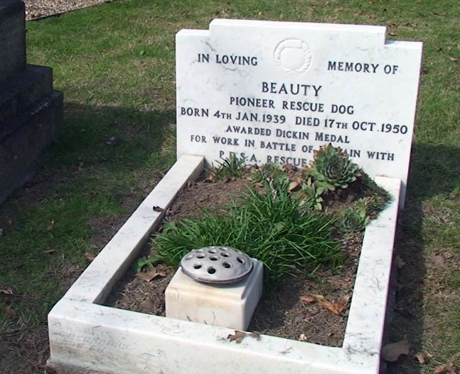 Beauty's grave at the Ilford Animal Cemetery,  Acabashi - own work, Wikimedia Commons 