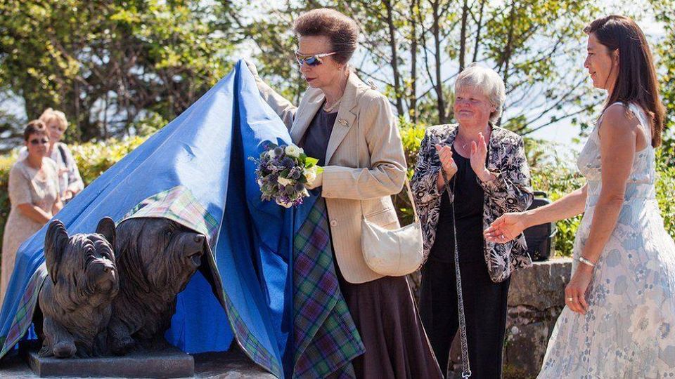 Skye Terrier,Princess Anne,Clan Donald Skye,sculpture