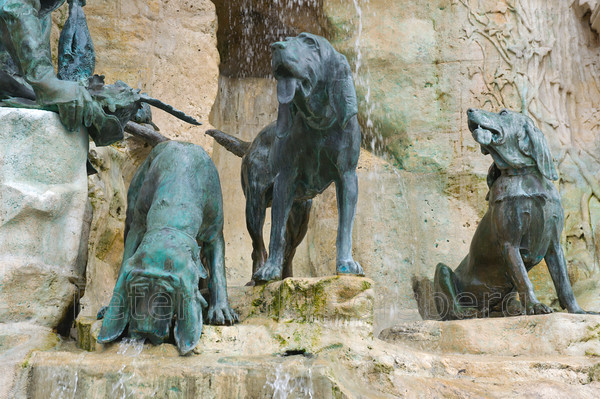 King Matthias Corvinus,sculpture,art,Vizsla,Kuvasz,Matthias Fountain