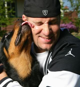 Ben Roethlisberger,Bernese Mountain Dog,Rottweiler,Vizsla,Golden Retriever,