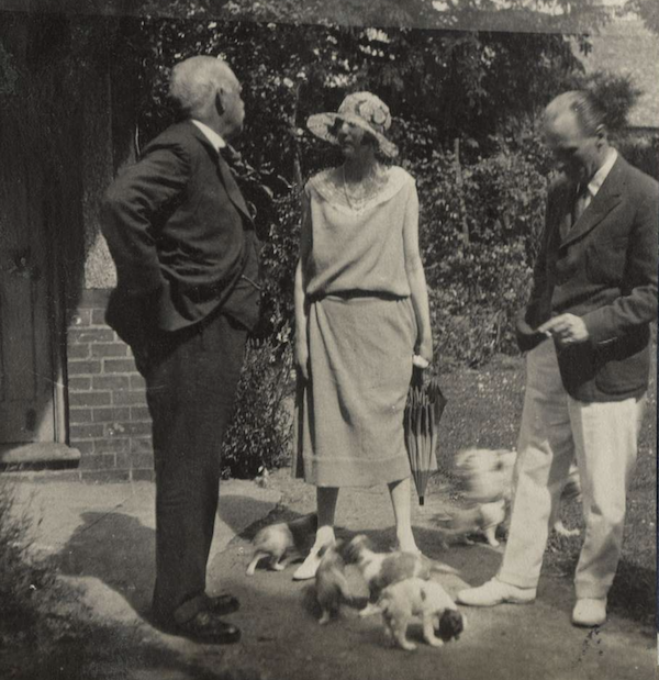 Pug, Lady Ottoline Morrell, salons, influencer, Miranda Seymour, salonnières,Virginia Woolf, D.H. Lawrence, Aldous Huxley, Bertrand Russell, Augustus John, Henry Lamb,